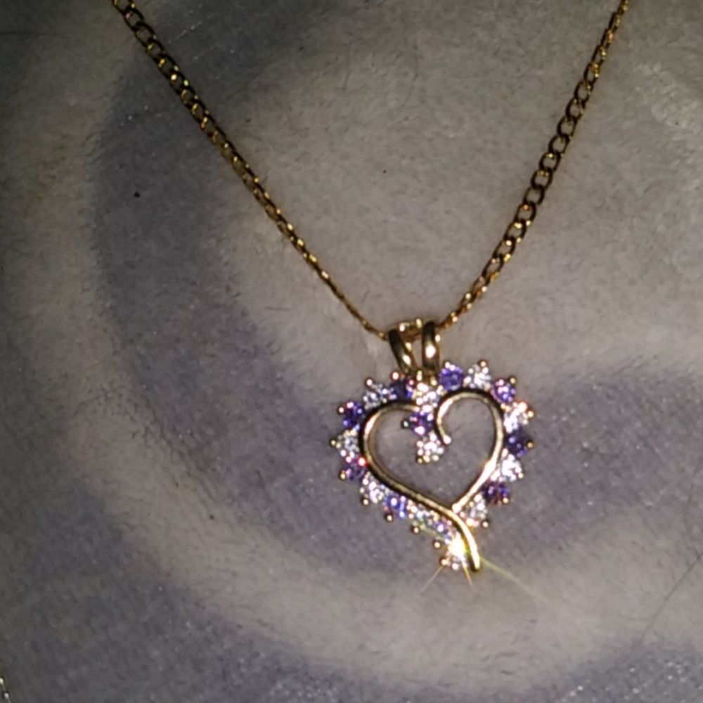 2 Beautiful N w/o tags necklaces. With heartst